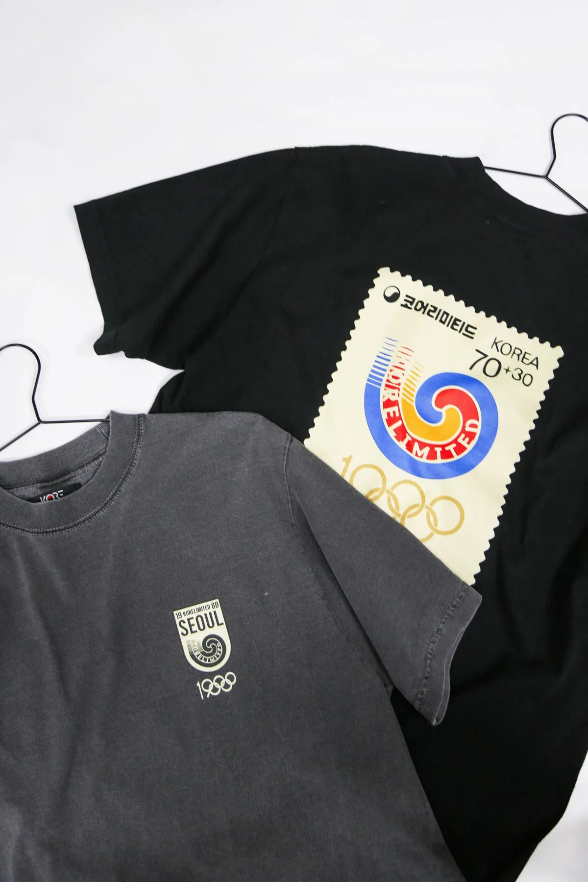 SEOUL 88 STAMP TEE (CHARCOAL)